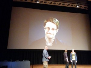 Edward Snowden war als Überraschungsgast live hinzu geschaltet.